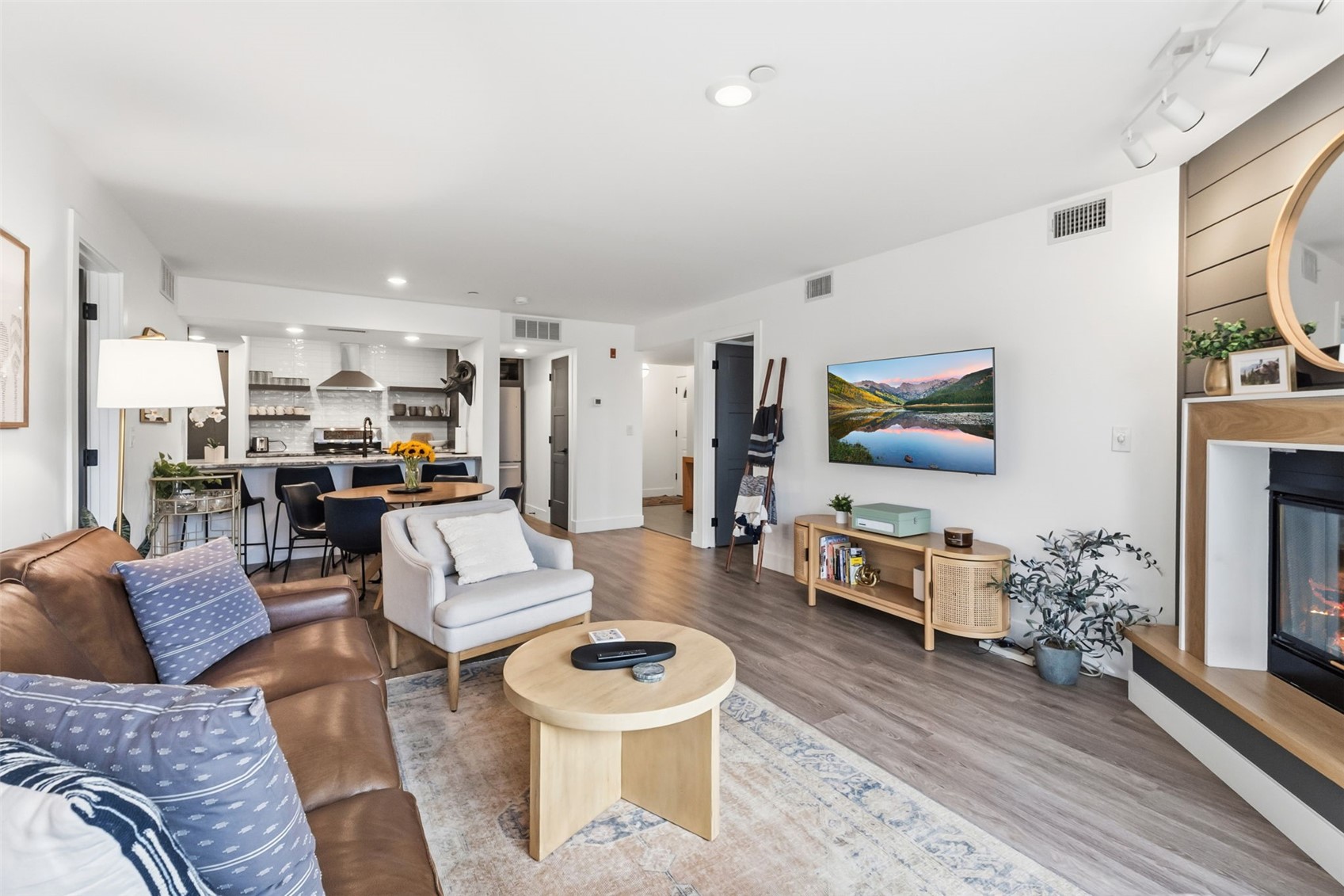 1620 Lakeview TERRACE 104B