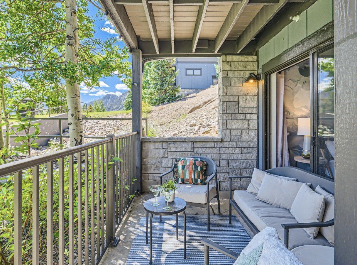 1620 Lakeview TERRACE 104B