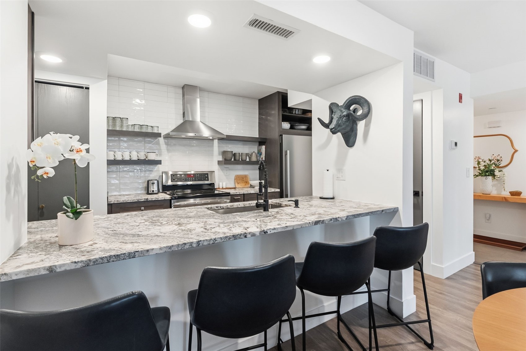1620 Lakeview TERRACE 104B