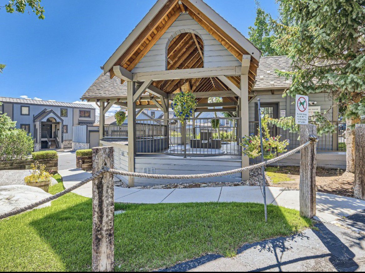 1620 Lakeview TERRACE 104B