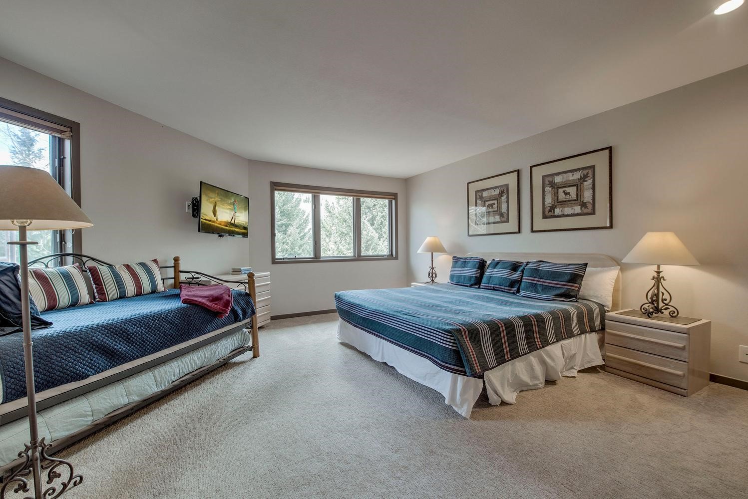 1653 Oro Grande DRIVE E41