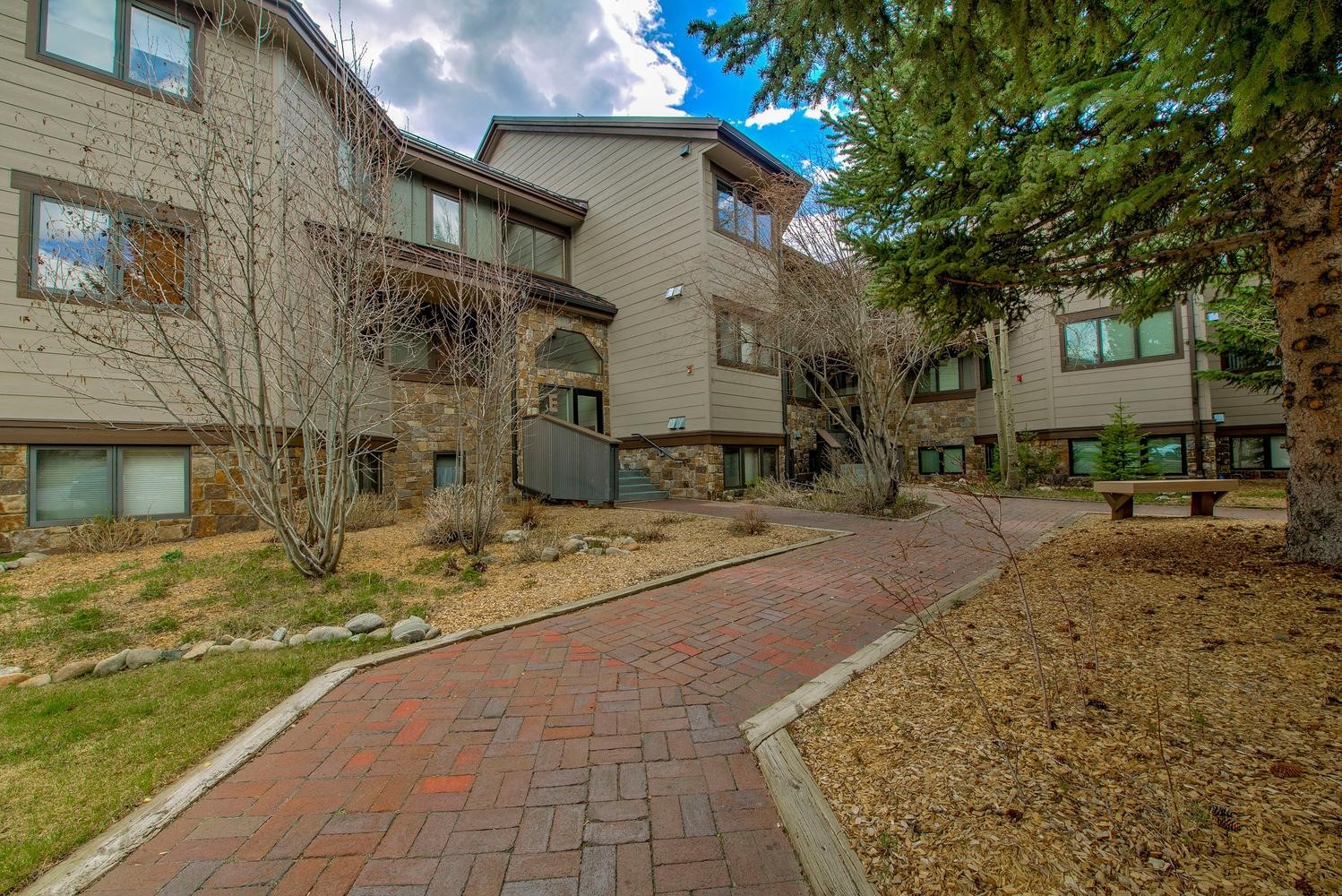 1653 Oro Grande DRIVE E41