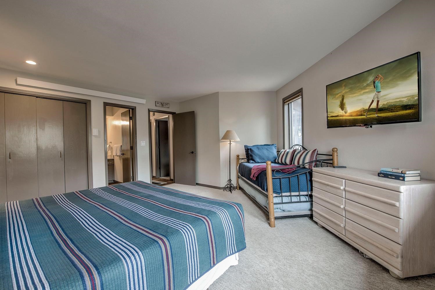 1653 Oro Grande DRIVE E41
