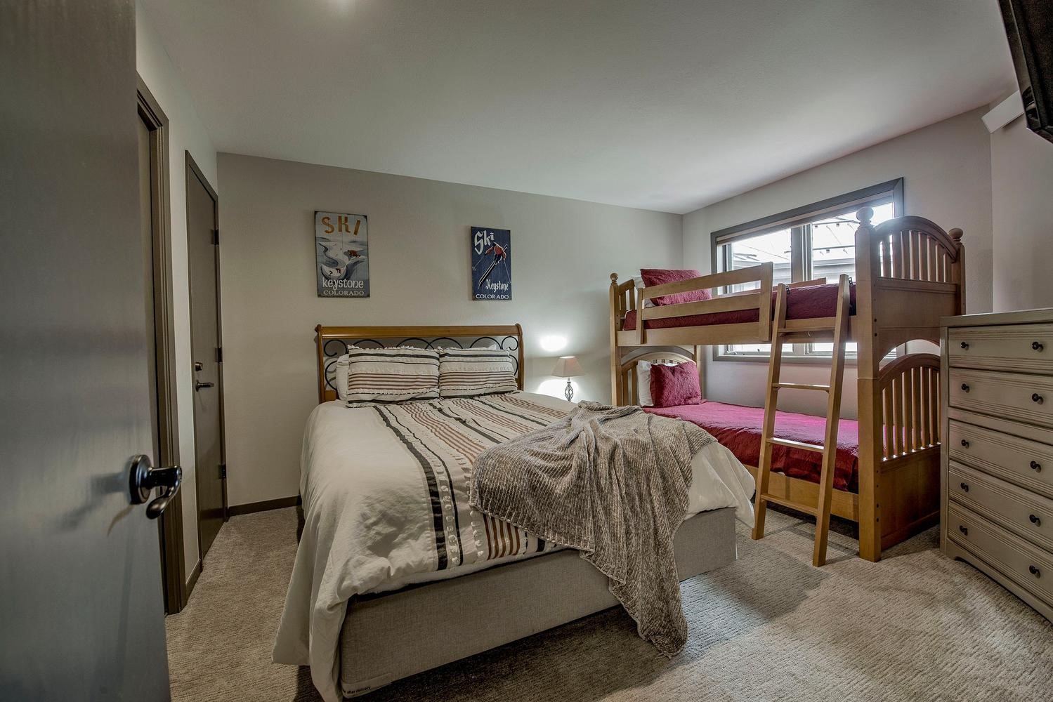 1653 Oro Grande DRIVE E41