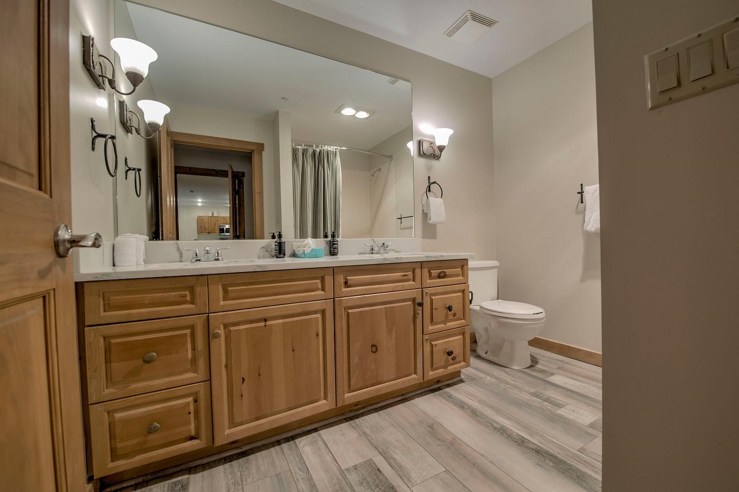 135 Dercum DRIVE 8638