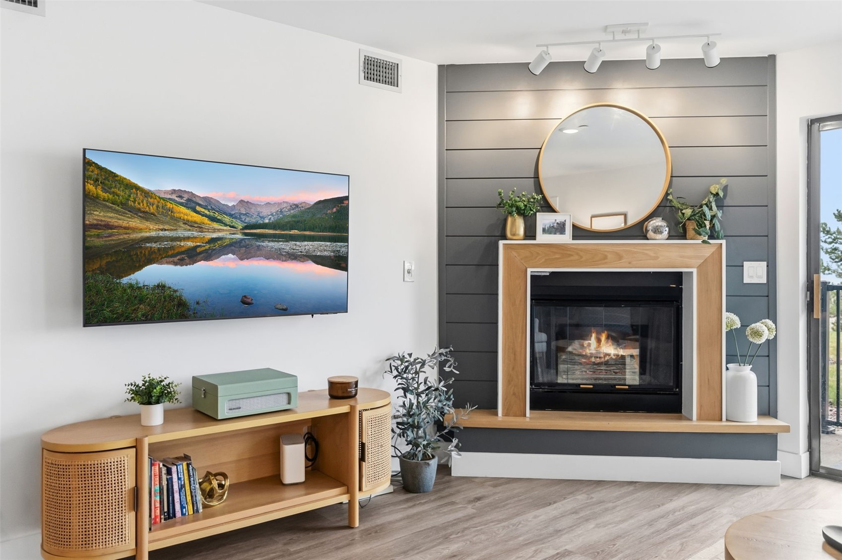 1620 Lakeview TERRACE 104B