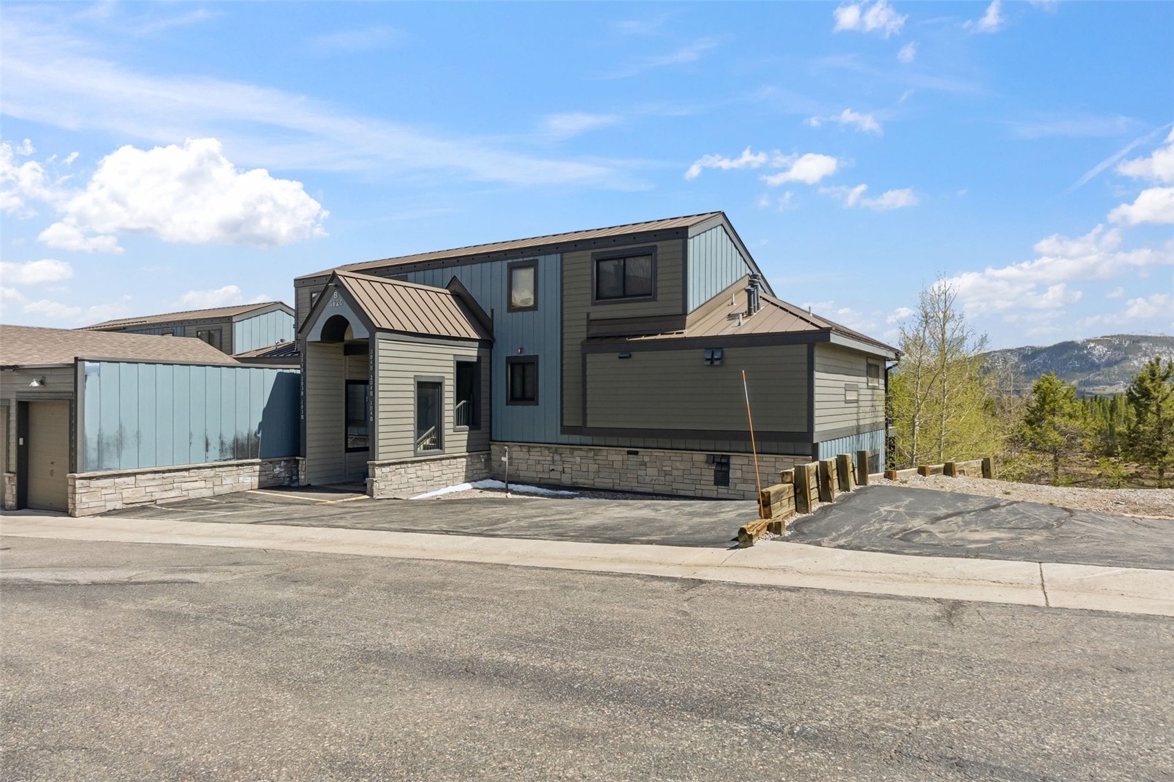 1620 Lakeview TERRACE 104B