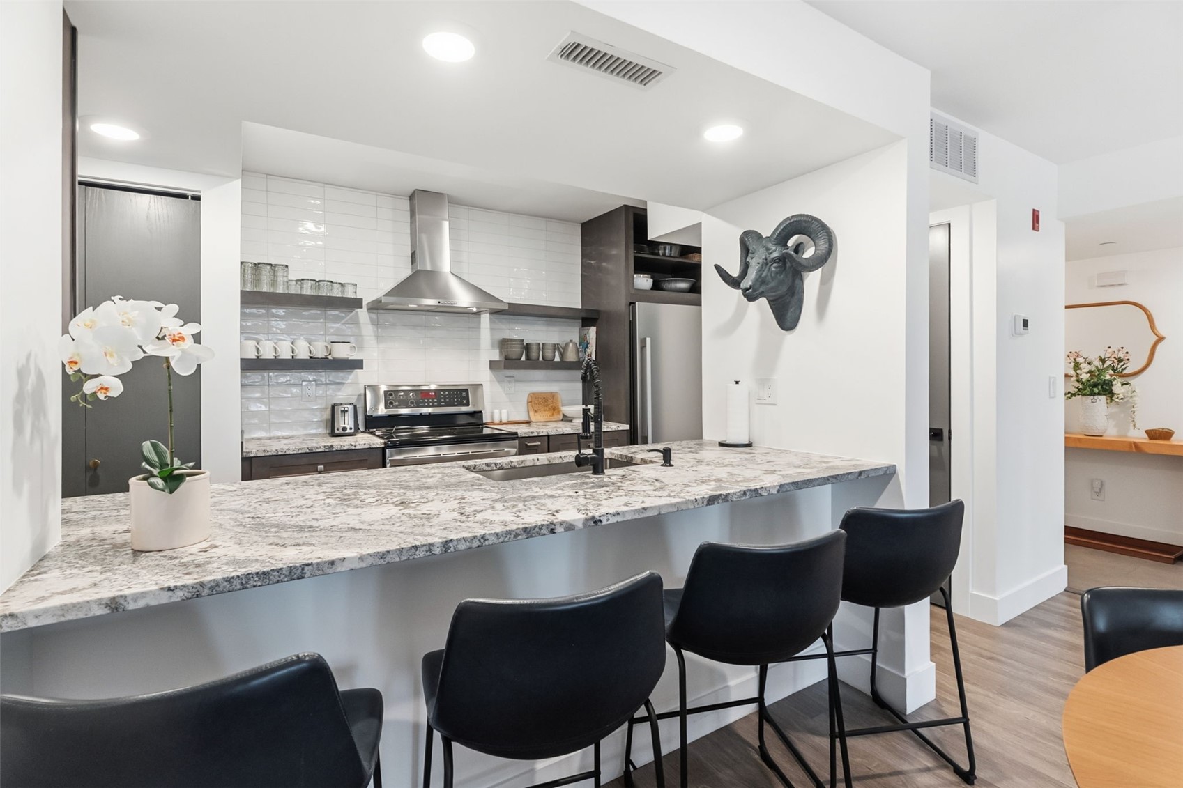 1620 Lakeview TERRACE 104B