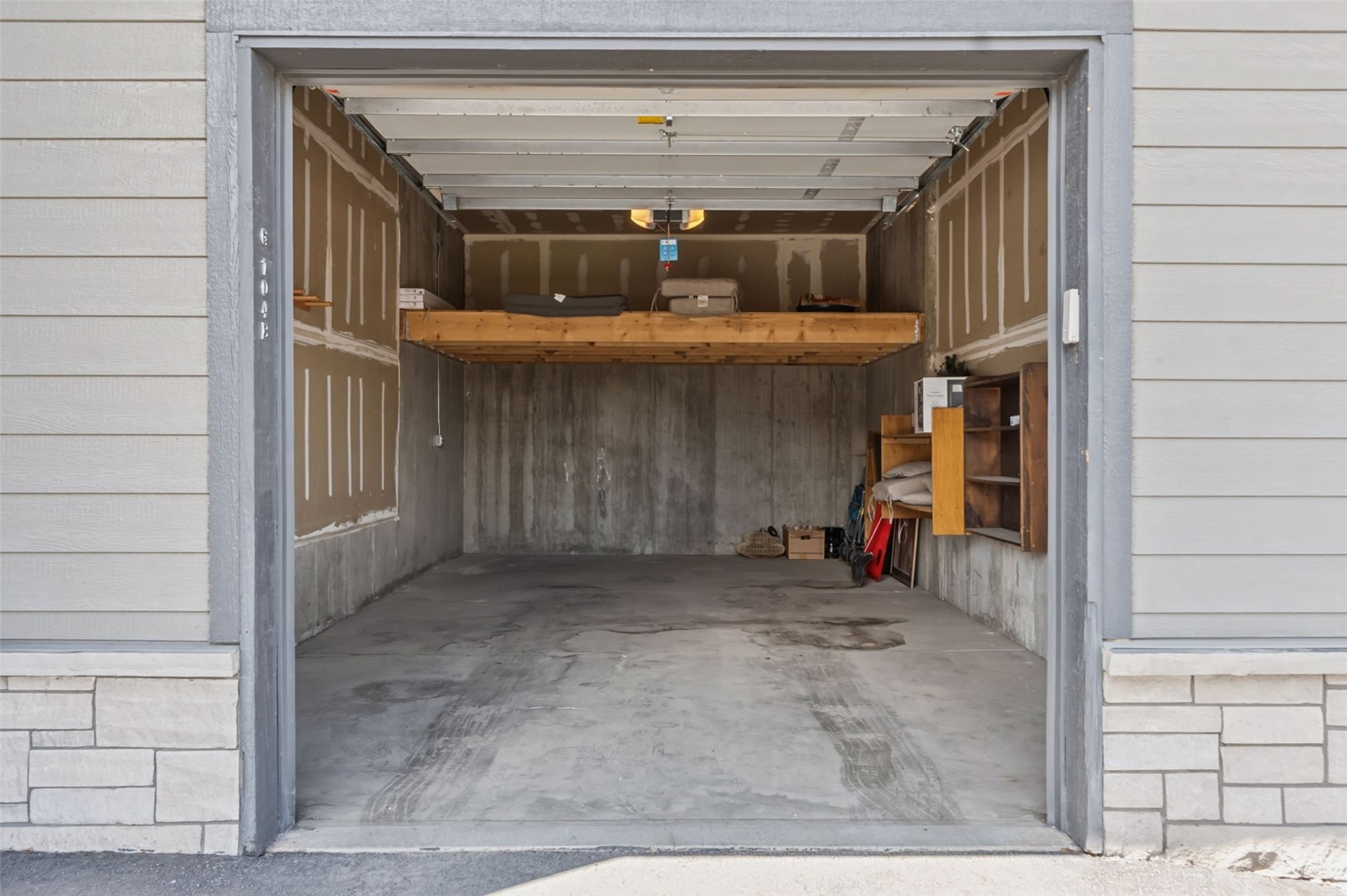 1620 Lakeview TERRACE 104B