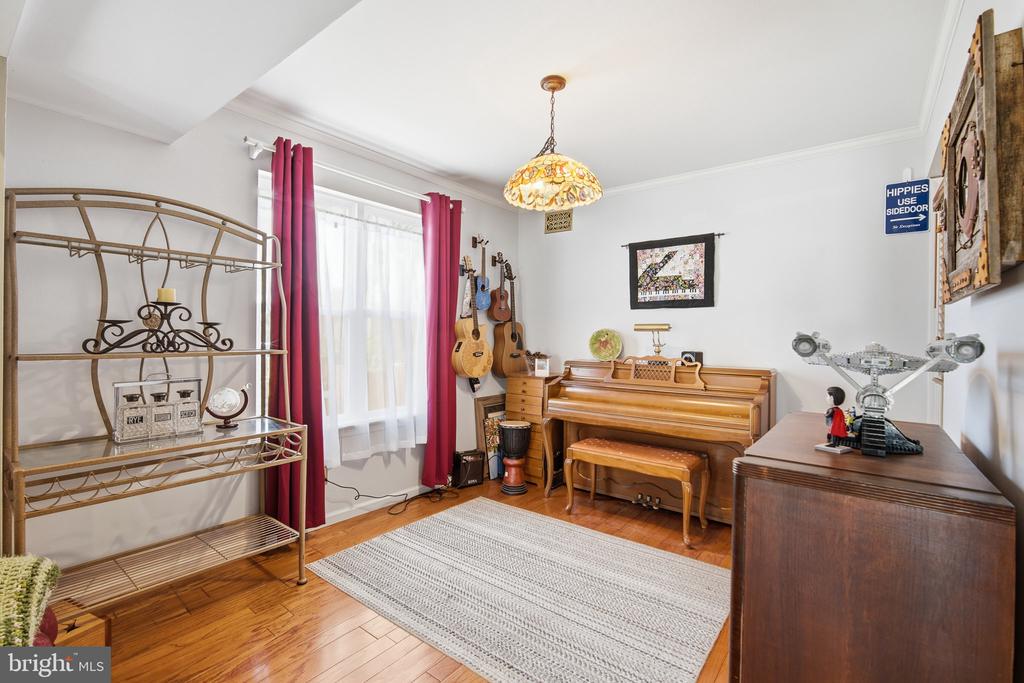 733 WHALERS COVE COURT