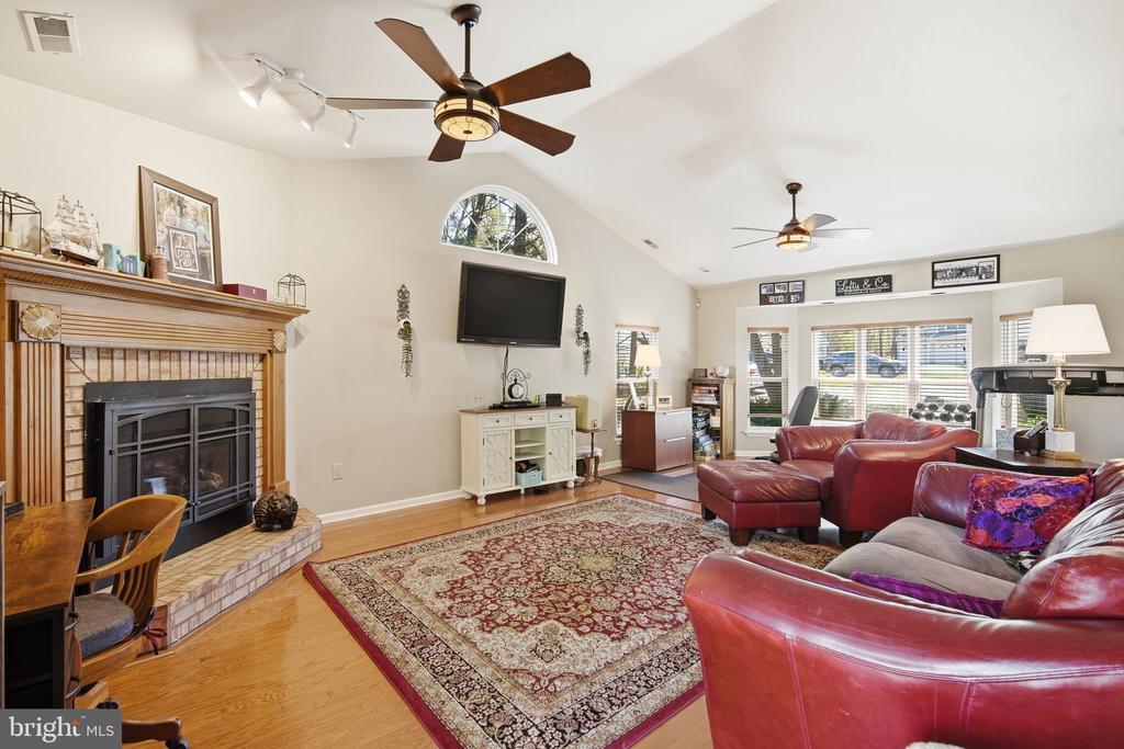 733 WHALERS COVE COURT