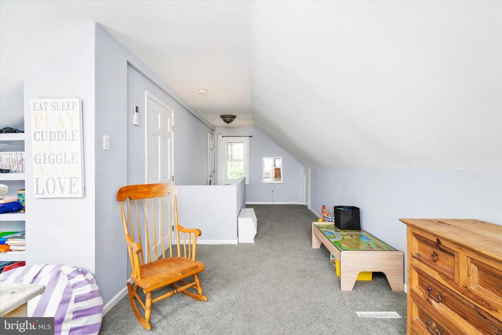 8 THORNTOWN LANE