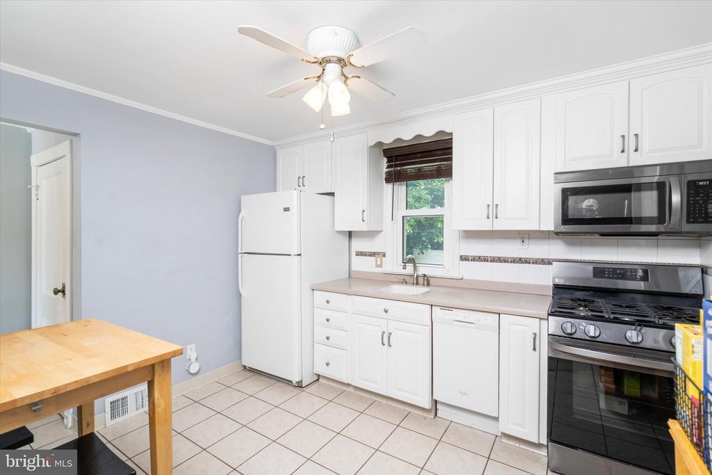 8 THORNTOWN LANE