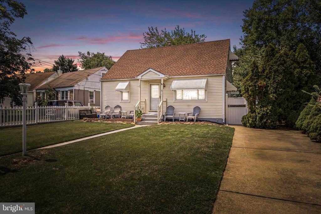 8 THORNTOWN LANE