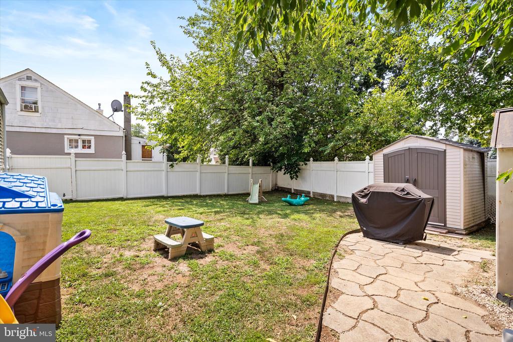 8 THORNTOWN LANE