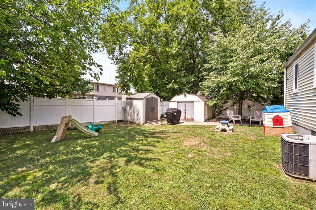 8 THORNTOWN LANE