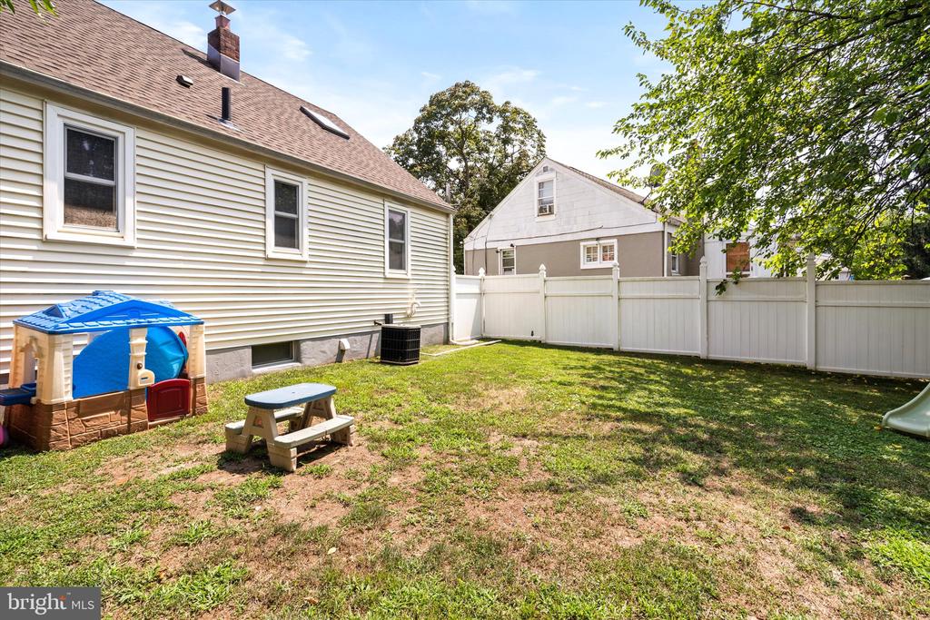 8 THORNTOWN LANE
