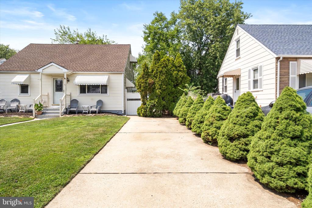 8 THORNTOWN LANE