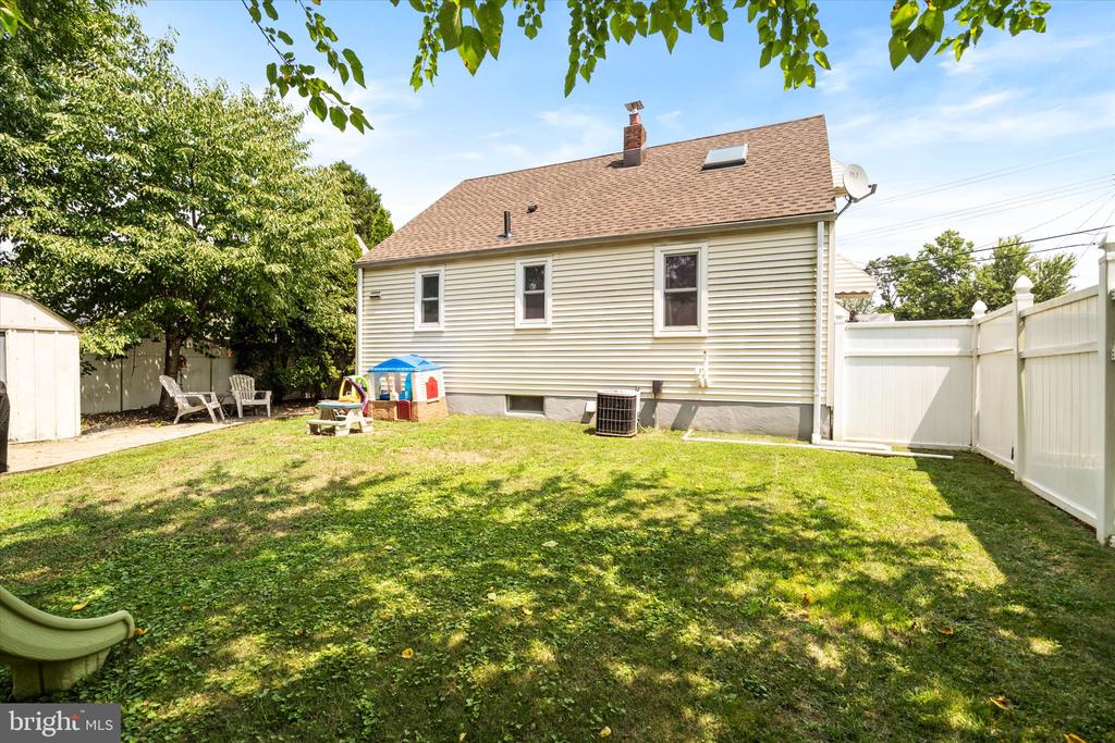 8 THORNTOWN LANE