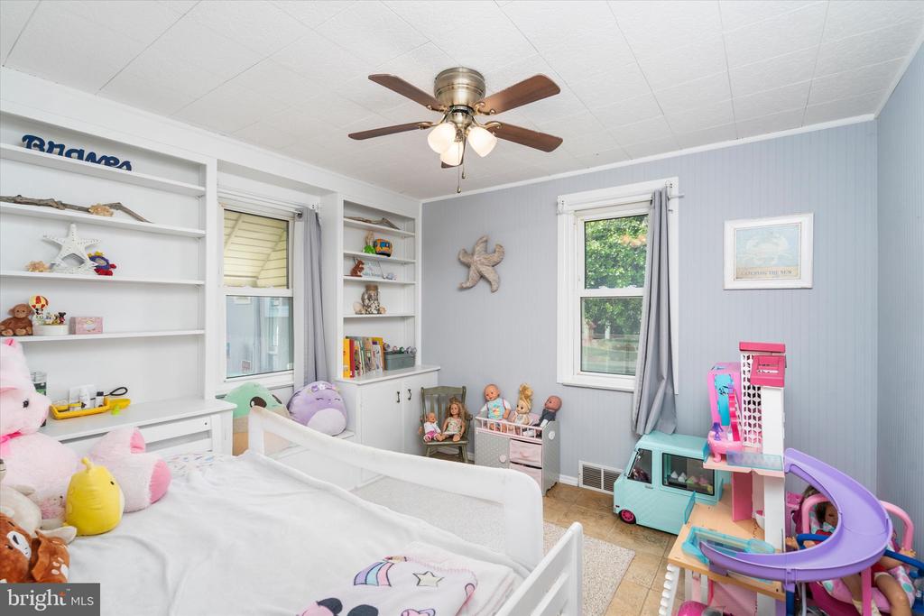 8 THORNTOWN LANE