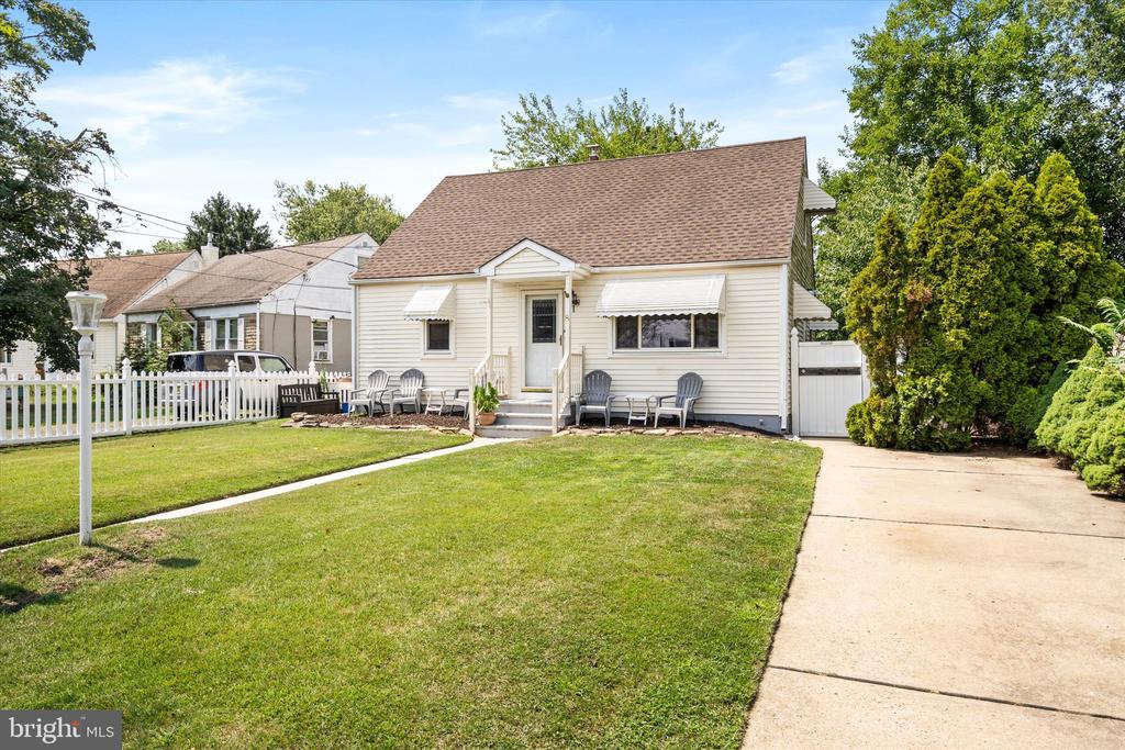 8 THORNTOWN LANE