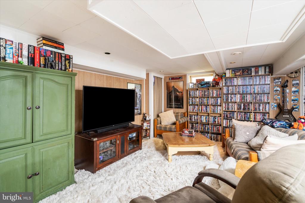 8 THORNTOWN LANE