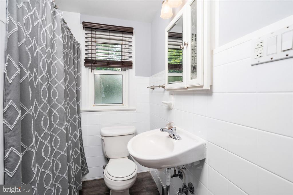 8 THORNTOWN LANE