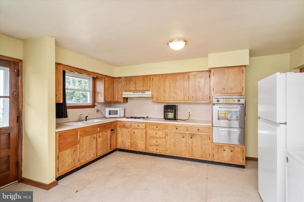 823 BORDENTOWN ROAD