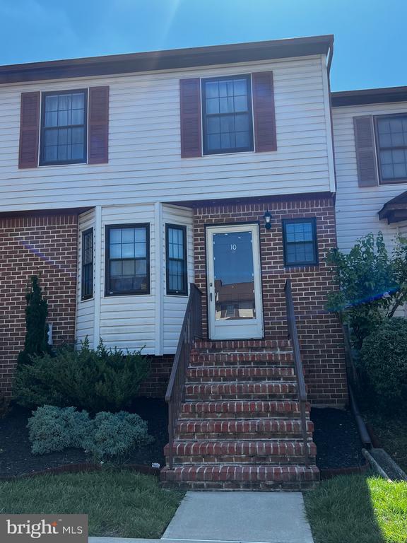 10 RYANS COURT