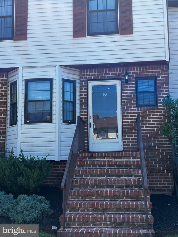 10 RYANS COURT