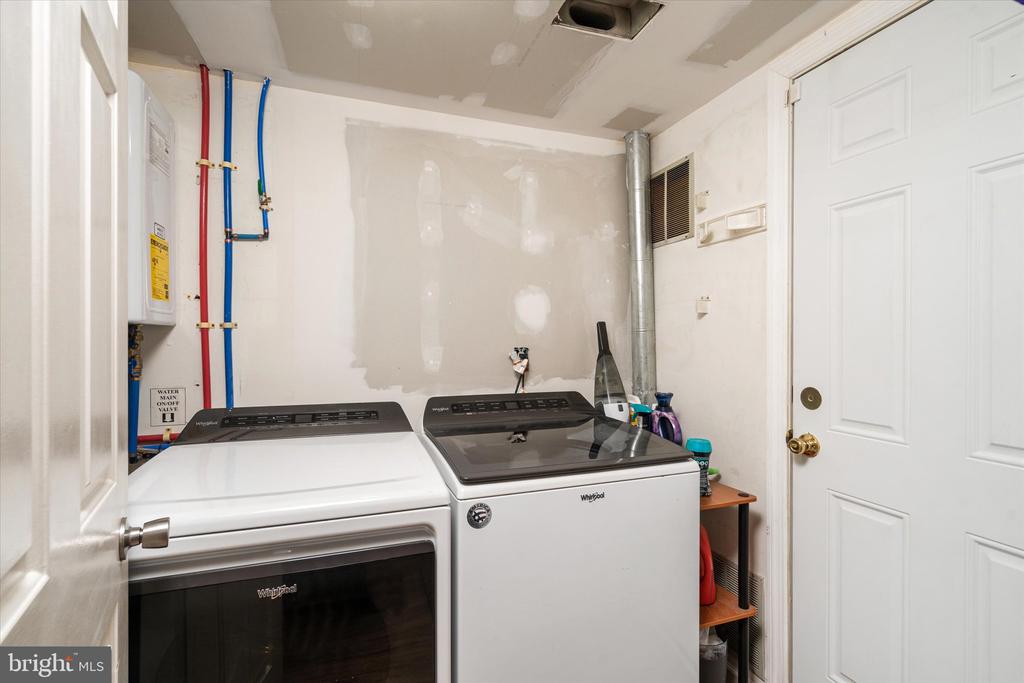 8 KENNEBEC COURT