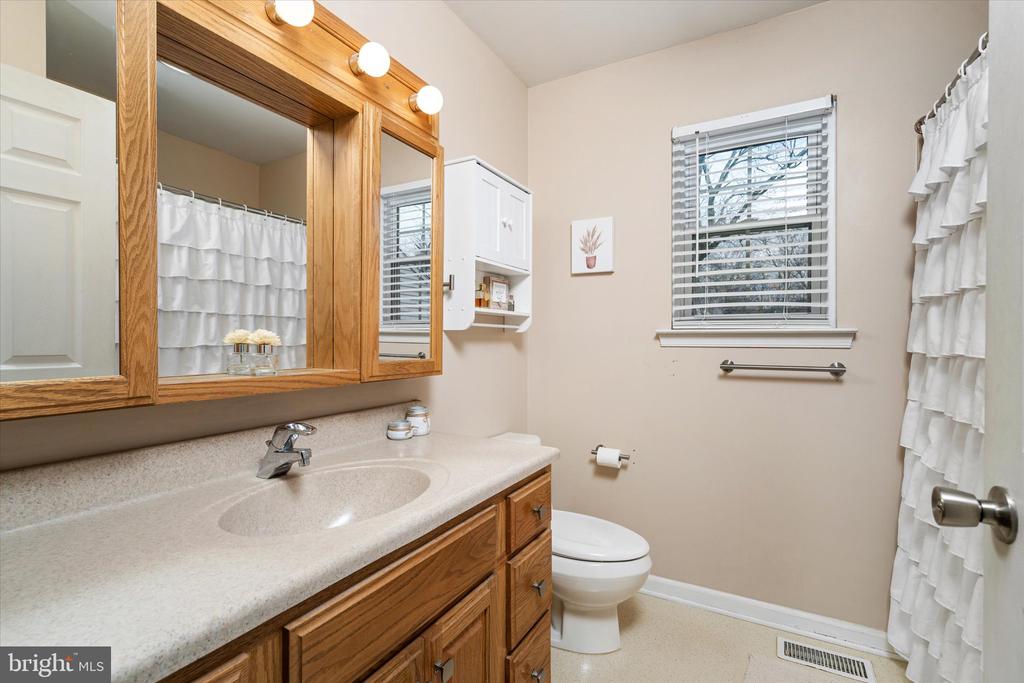 8 KENNEBEC COURT