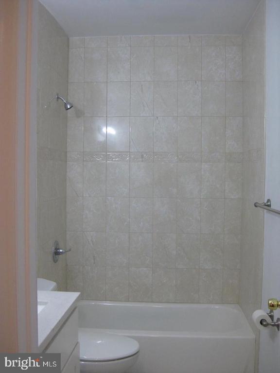 325 FARNSWORTH AVENUE Unit: 3
