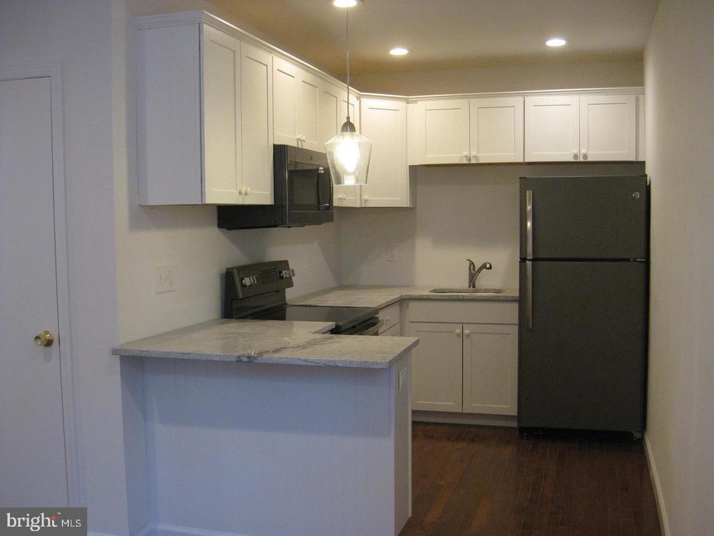 325 FARNSWORTH AVENUE Unit: 3
