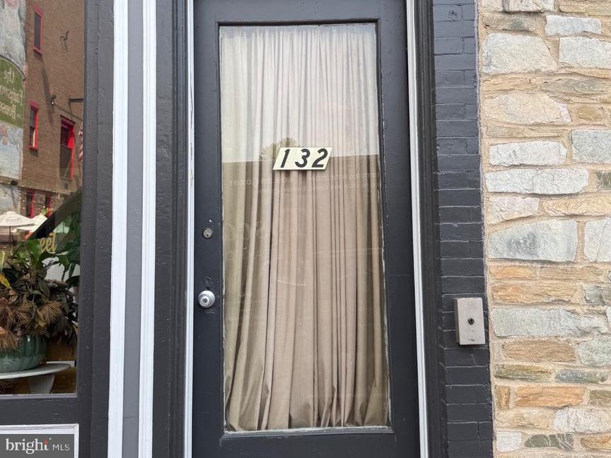 132 FARNSWORTH AVENUE Unit: 2