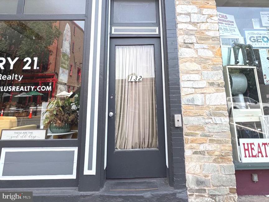 132 FARNSWORTH AVENUE Unit: 2