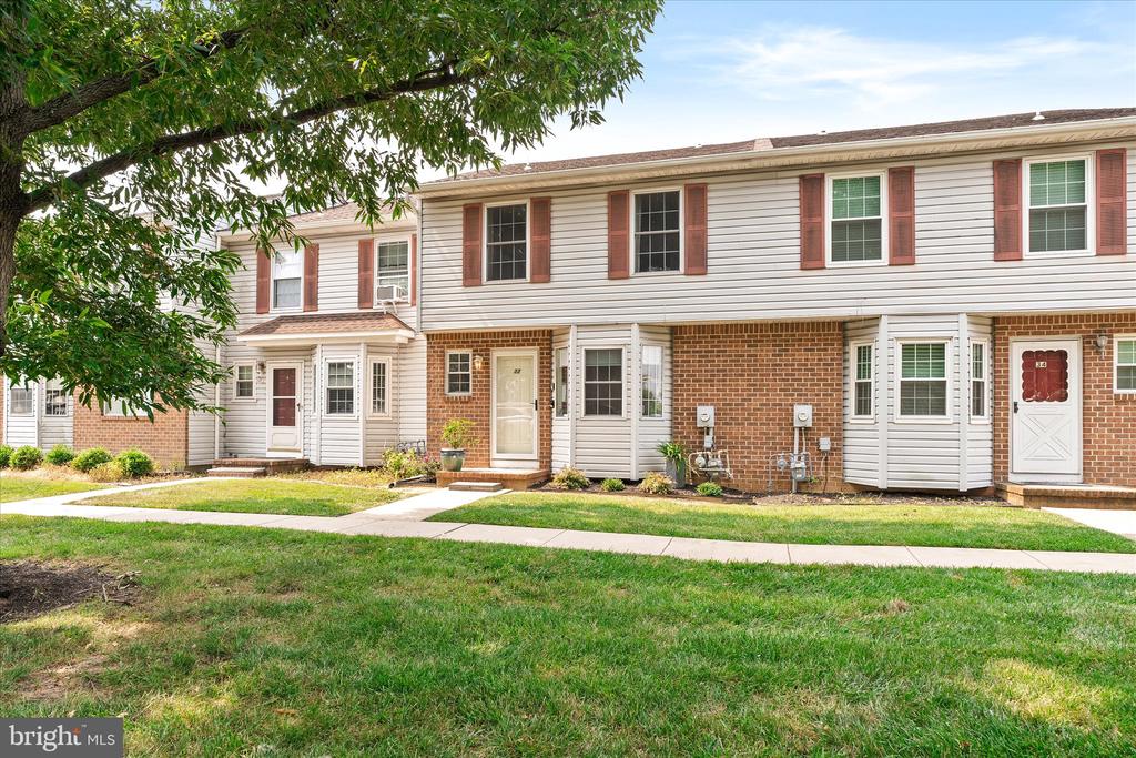 32 W CONSTITUTION DRIVE