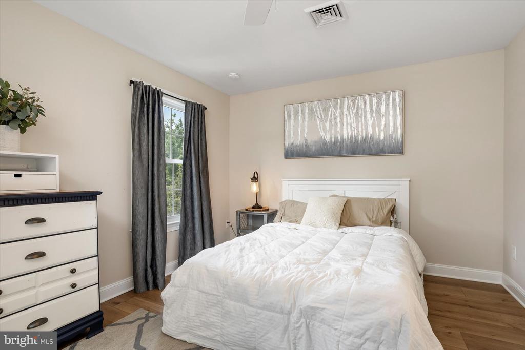 32 W CONSTITUTION DRIVE