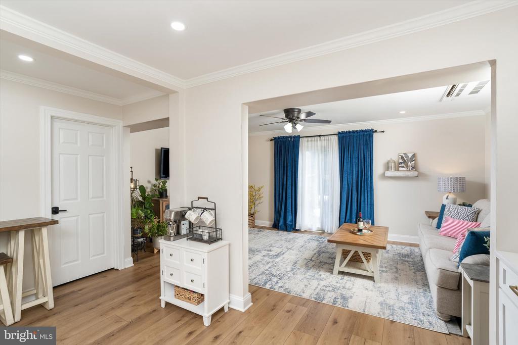 32 W CONSTITUTION DRIVE