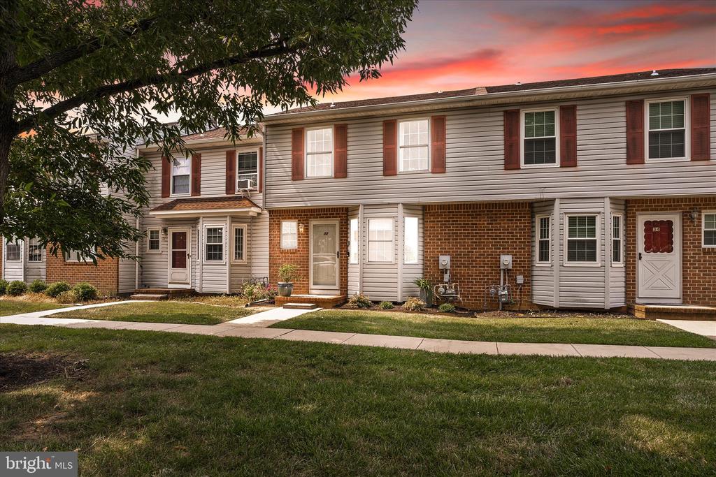 32 W CONSTITUTION DRIVE