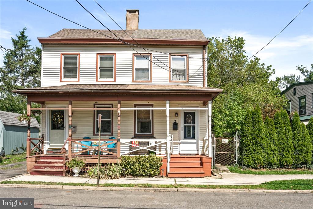 2 W CHESTNUT STREET