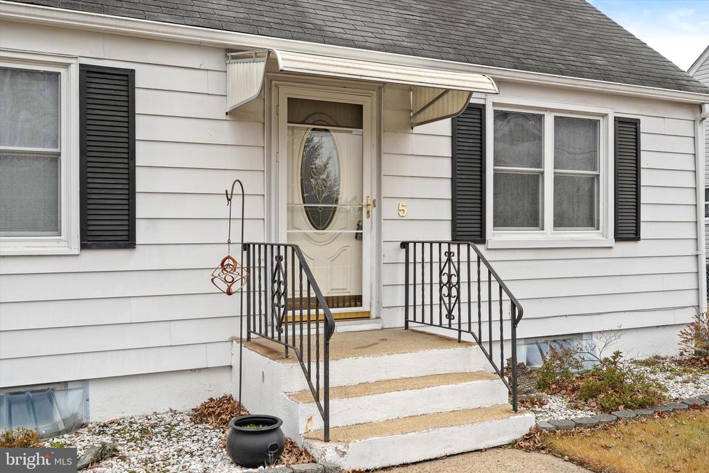 5 BAIRD AVENUE