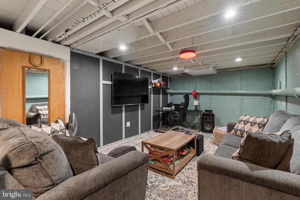 819 HERITAGE ROAD