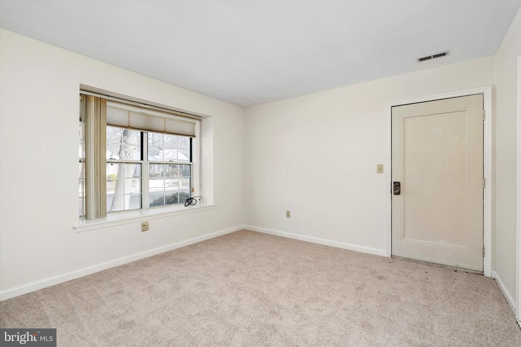 2 FERNWOOD COURT