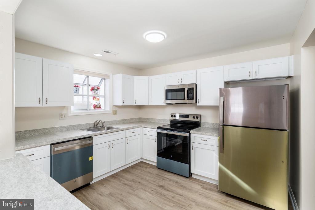 2 FERNWOOD COURT