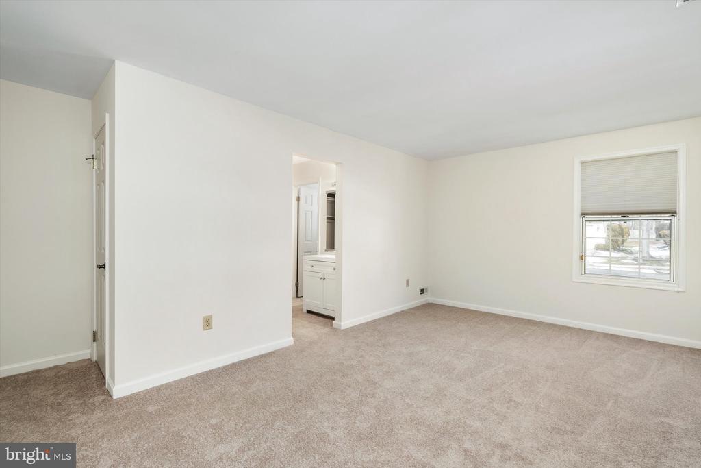 2 FERNWOOD COURT