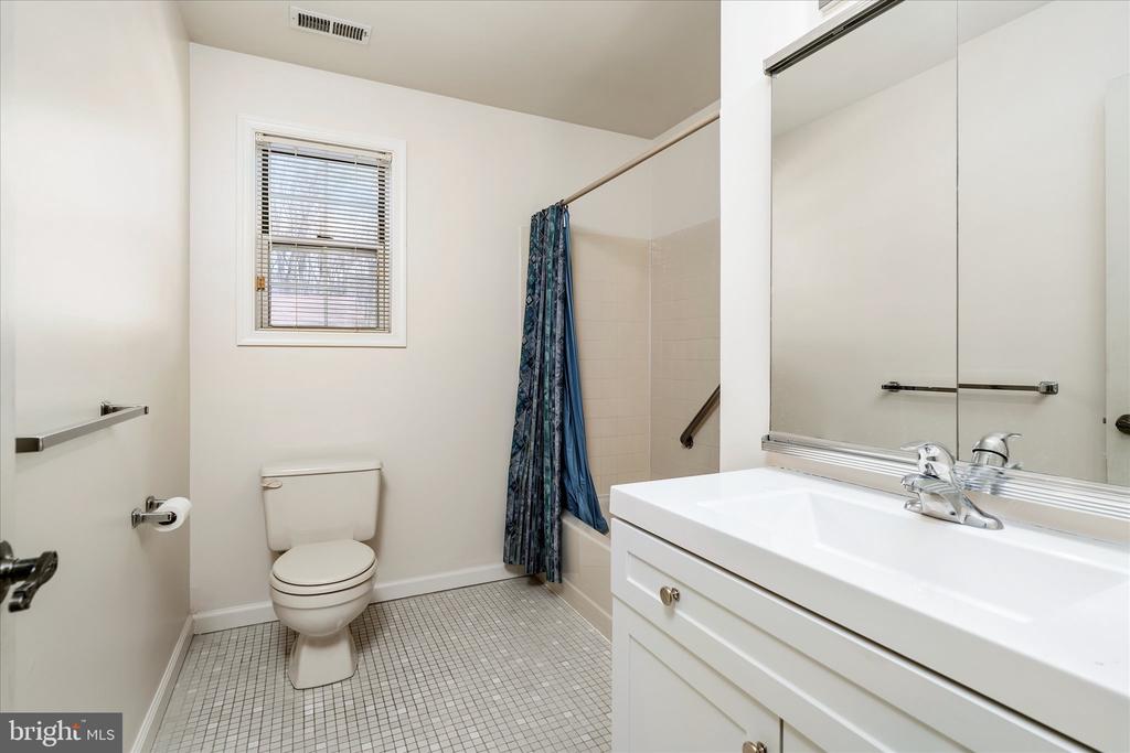 2 FERNWOOD COURT