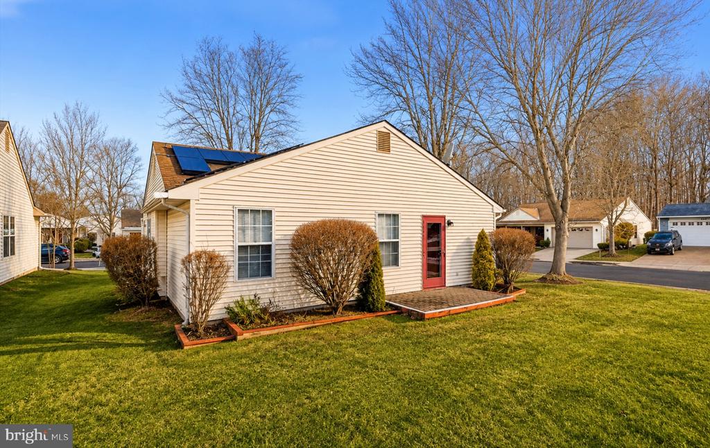 2 FERNWOOD COURT
