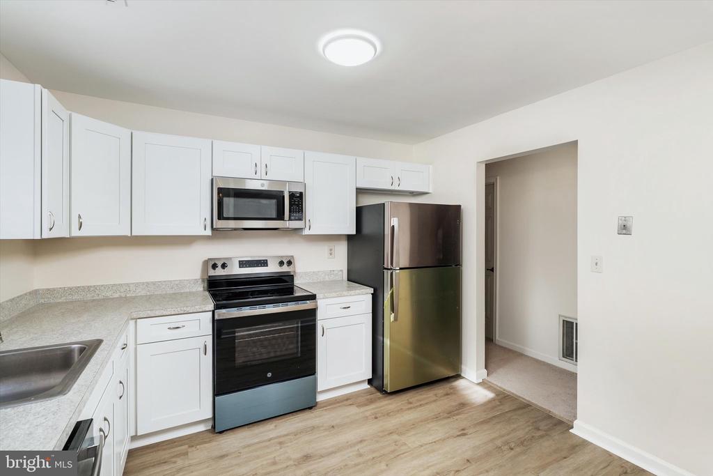 2 FERNWOOD COURT
