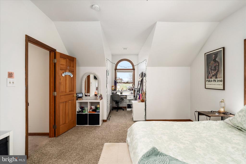 282 CHESTERFIELD JACOBSTOWN ROAD